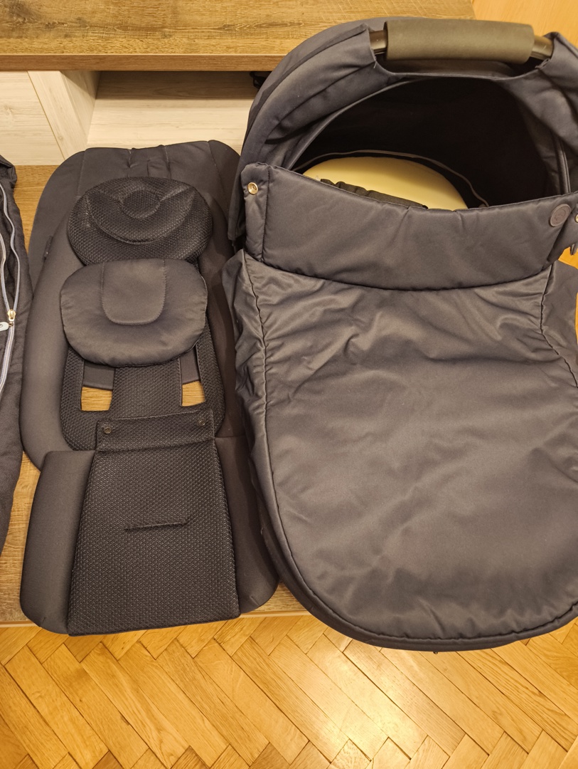 Продавам бебешка количка Cybex Melio